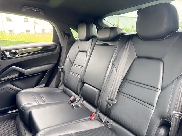 PORSCHE保時捷 CAYENNE  第13張相片