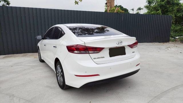 HYUNDAI現代 ELANTRA  第7張相片