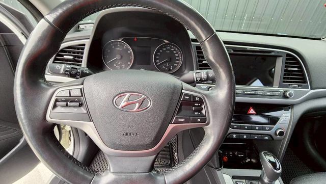 HYUNDAI現代 ELANTRA  第9張相片