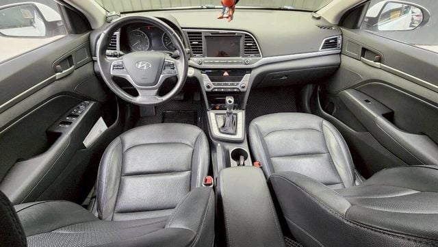HYUNDAI現代 ELANTRA  第11張相片
