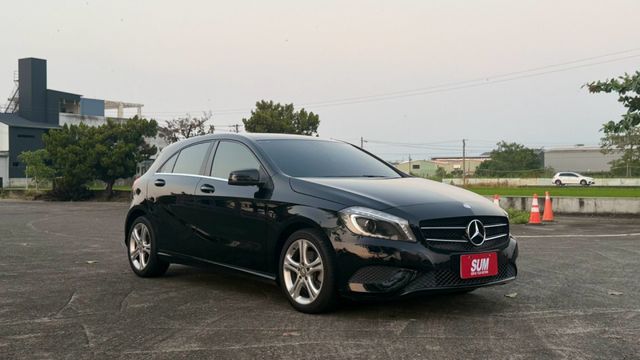 2014 BEZN A180 黑 里程10萬  第2張相片