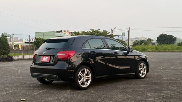 2014 BEZN A180 黑 里程10萬  第3張相片