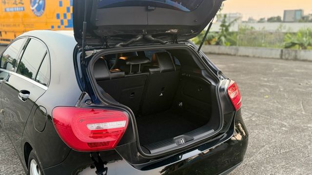2014 BEZN A180 黑 里程10萬  第7張相片