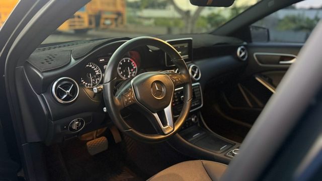 2014 BEZN A180 黑 里程10萬  第8張相片