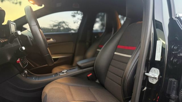 2014 BEZN A180 黑 里程10萬  第9張相片