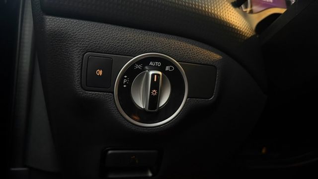 2014 BEZN A180 黑 里程10萬  第16張相片