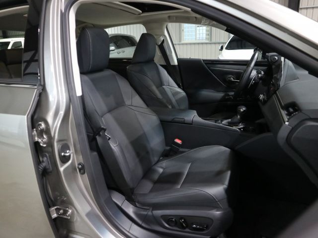 里程履約保證僅跑2萬 豪華版原廠保固 LED日行燈/頭燈/尾燈 CARPLAY ACC 盲點 車道偏離 雙電動/加熱椅  第19張相片