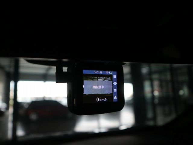 里程履約保證僅跑2萬 菁英版原廠保固 CARPLAY 倒車顯影 盲點 倒車顯影 ACC 行車紀錄器 雙電動/加熱座椅  第13張相片
