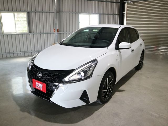里程履約保證僅跑4萬 雙色J版 原廠八年六大系統保固 LED日行燈/頭燈/尾燈 盲點 CARPLAY 倒車顯影 iKEY  第2張相片
