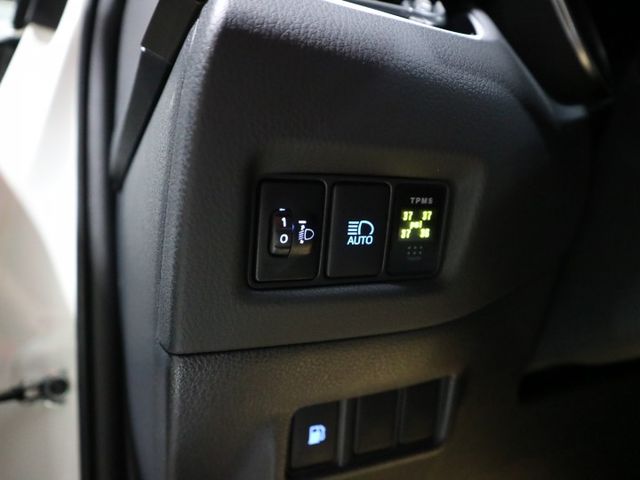里程履約保證 小改款豪華版 雙色車頂 胎壓顯示 電動座椅 LED日行燈/頭燈/尾燈 盲點 ACC 車道偏離 導航 雙恆溫  第8張相片