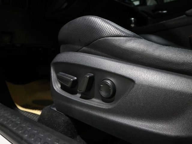里程履約保證 小改款豪華版 雙色車頂 胎壓顯示 電動座椅 LED日行燈/頭燈/尾燈 盲點 ACC 車道偏離 導航 雙恆溫  第9張相片