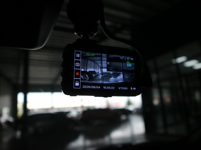 里程履約保證 小改款豪華版 雙色車頂 胎壓顯示 電動座椅 LED日行燈/頭燈/尾燈 盲點 ACC 車道偏離 導航 雙恆溫  第13張相片