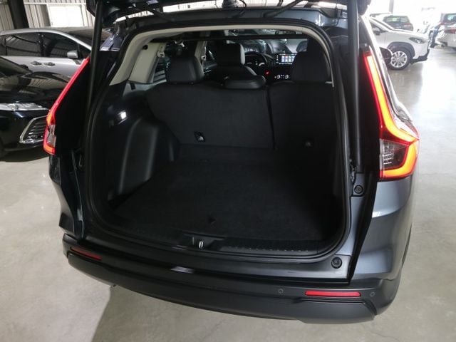 里程履約保證僅跑2萬 S版原廠保固 盲點 CARPLAY 雙電動座椅 電動尾門 無線充電 環景 換檔撥片 ACC 雙恆溫  第5張相片