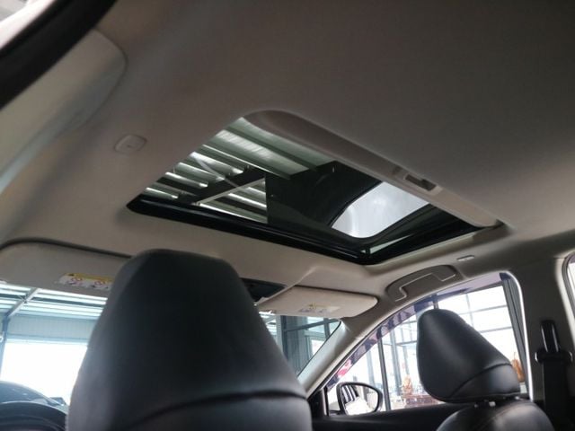 里程履約保證僅跑3萬 原廠保養 CARPLAY 導航 環景 盲點 ACC 車道偏離 電動座椅/天窗 後出風口 LED頭燈  第17張相片
