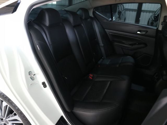 里程履約保證僅跑3萬 原廠保養 CARPLAY 導航 環景 盲點 ACC 車道偏離 電動座椅/天窗 後出風口 LED頭燈  第18張相片