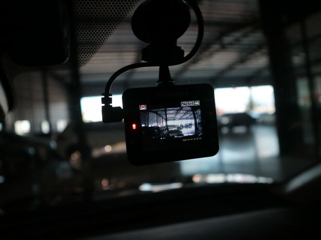 里程履約保證僅跑2萬 尊爵版 電動座椅 抬頭顯示器 CARPLAY 盲點 LED日行燈/頭燈/尾燈 行車紀錄器 倒車顯影  第15張相片