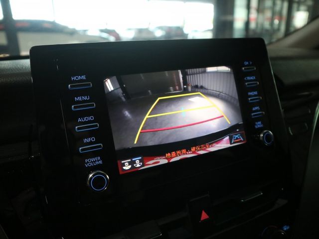 里程履約保證僅跑2萬 尊爵版 電動座椅 抬頭顯示器 CARPLAY 盲點 LED日行燈/頭燈/尾燈 行車紀錄器 倒車顯影  第16張相片