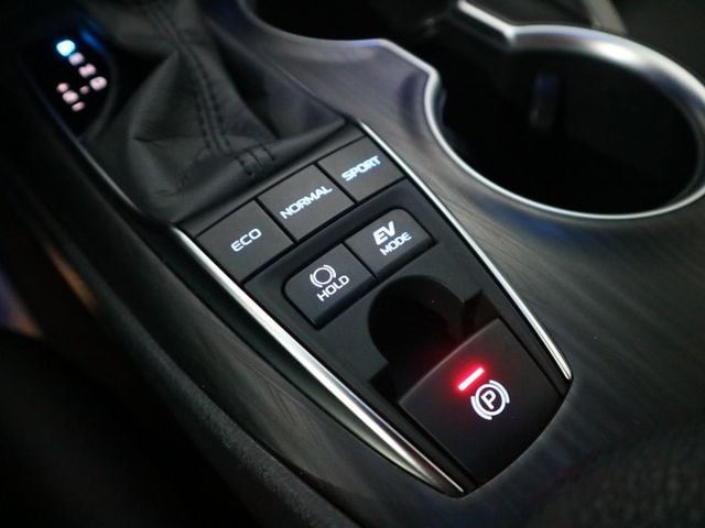 里程履約保證僅跑2萬 尊爵版 電動座椅 抬頭顯示器 CARPLAY 盲點 LED日行燈/頭燈/尾燈 行車紀錄器 倒車顯影  第17張相片