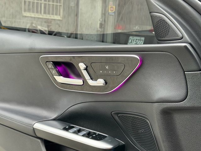 M-BENZ賓士 C300  第5張相片
