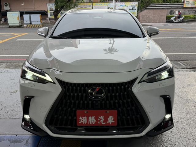 2025NX200豪華版一手車原板件原廠保養原廠保固中公里數保證只跑5000多公里  第3張相片