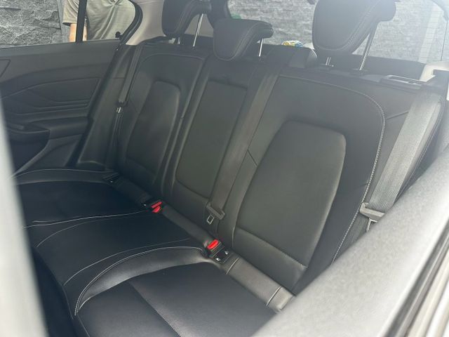2024 Ford Focus 5D X｜灰色準新車｜里程僅 1.3 萬｜安全配備滿載｜63.8 萬  第8張相片