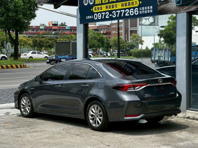 2023 Toyota Altis Z版 油電尊爵｜灰色｜省油保值．主動安全齊全｜56.8 萬  第2張相片