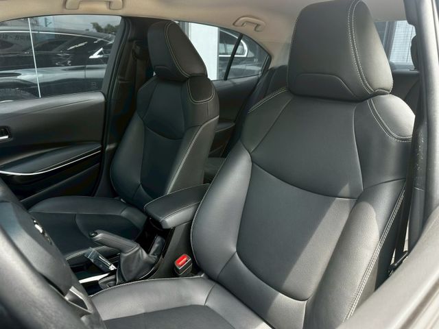 2023 Toyota Altis Z版 油電尊爵｜灰色｜省油保值．主動安全齊全｜56.8 萬  第5張相片