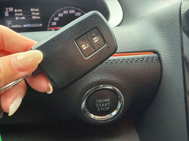 IKEY免鑰匙.巡跡防滑.自動緊急剎車系統.車道偏離警示系統  第11張相片