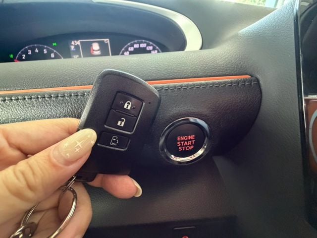 Ikey 免鑰匙、電滑門、防追撞系統、車道偏離警示、盲點偵測、定速巡航、方向盤快撥  第15張相片