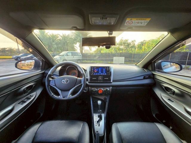 TOYOTA YARIS 原鈑件 大鴨 五門車 I-KEY 一鍵啟動 影音主機 恆溫空調 倒車顯影 電動後視鏡 音響快撥  第3張相片