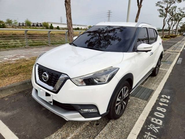 NISSAN KICKS 五門掀背車 跨界小休旅 I-KEY免鑰匙 一鍵啟動 定速系統 環景系統 盲點偵測 循跡防滑  第1張相片