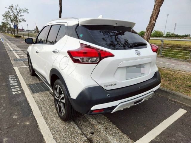 NISSAN KICKS 五門掀背車 跨界小休旅 I-KEY免鑰匙 一鍵啟動 定速系統 環景系統 盲點偵測 循跡防滑  第2張相片