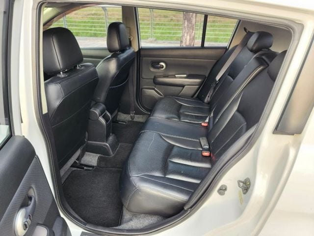 NISSAN TIIDA 便宜代步車 五門掀背車 恆溫空調 五門小車 都會小車 新手 買菜 通勤  第4張相片