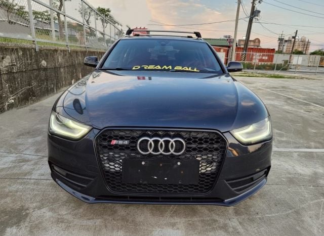AUDI A4 EA888引擎 五門掀背車 稀有旅行車 HID頭燈 車頂架 倒車顯影 電動座椅 恆溫空調 定速系統  第4張相片
