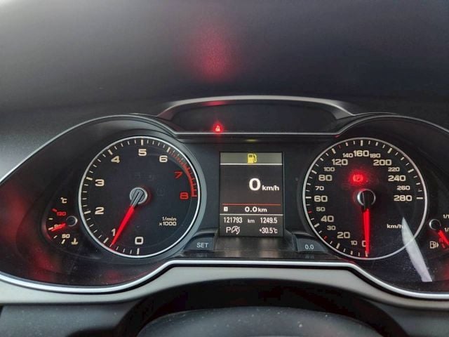 AUDI A4 EA888引擎 五門掀背車 稀有旅行車 HID頭燈 車頂架 倒車顯影 電動座椅 恆溫空調 定速系統  第11張相片
