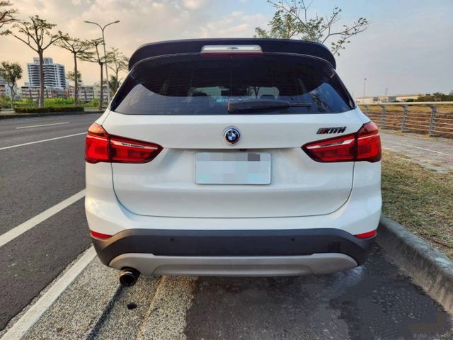 BMW X1 18D 休旅車 省油都市小修旅 一鍵啟動 電動座椅 電動尾門 循跡防滑  倒車顯影  第4張相片