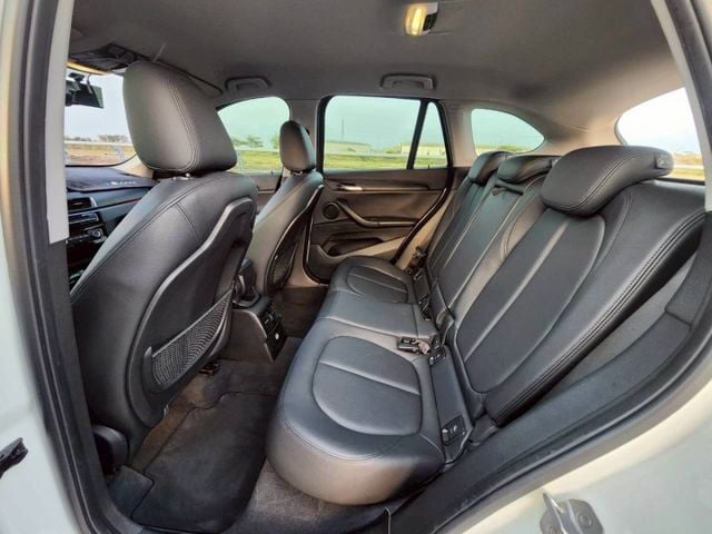 BMW X1 18D 休旅車 省油都市小修旅 一鍵啟動 電動座椅 電動尾門 循跡防滑  倒車顯影  第7張相片