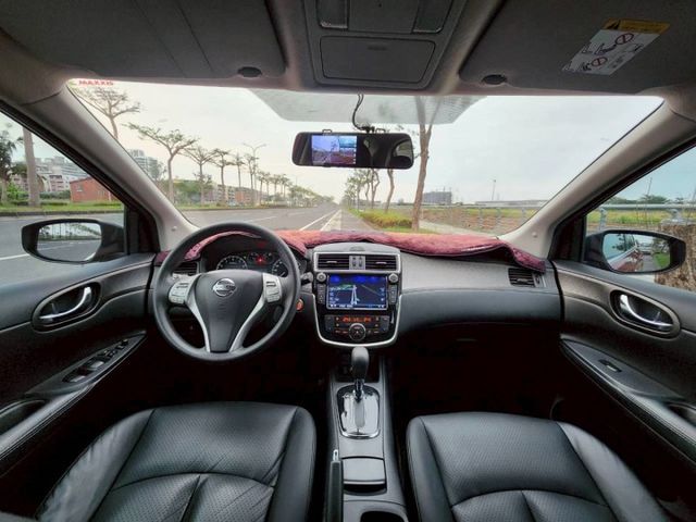 NISSAN I-TIIDA 五門掀背車 I-KEY免鑰匙 一鍵啟動 定速系統 音響快撥 摸門 導航主機 倒車顯影  第3張相片