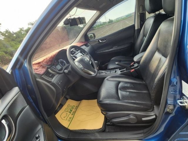 NISSAN I-TIIDA 五門掀背車 魔術大空間 舒適座椅 五門小車 都會小車 I-KEY免鑰匙 一鍵啟動  第4張相片