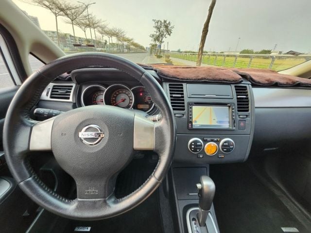 NISSAN TIIDA 便宜代步車 五門掀背車 恆溫空調 五門小車 都會小車 新手 買菜 通勤  第5張相片