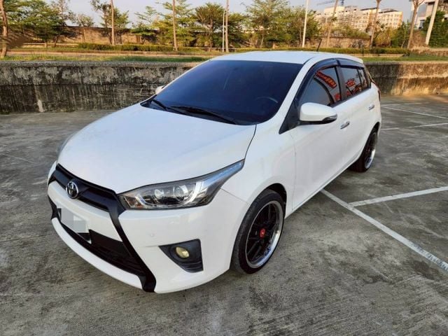 TOYOTA YARIS 原鈑件 大鴨 五門車 I-KEY 一鍵啟動 影音主機 恆溫空調 倒車顯影 電動後視鏡 音響快撥  第1張相片