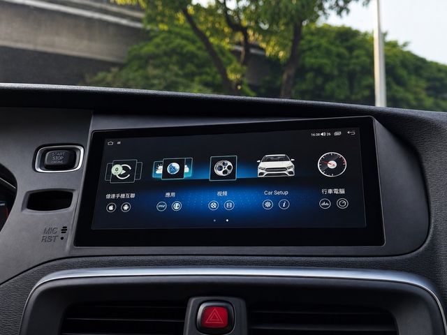 VOLVO富豪 V40  第11張相片