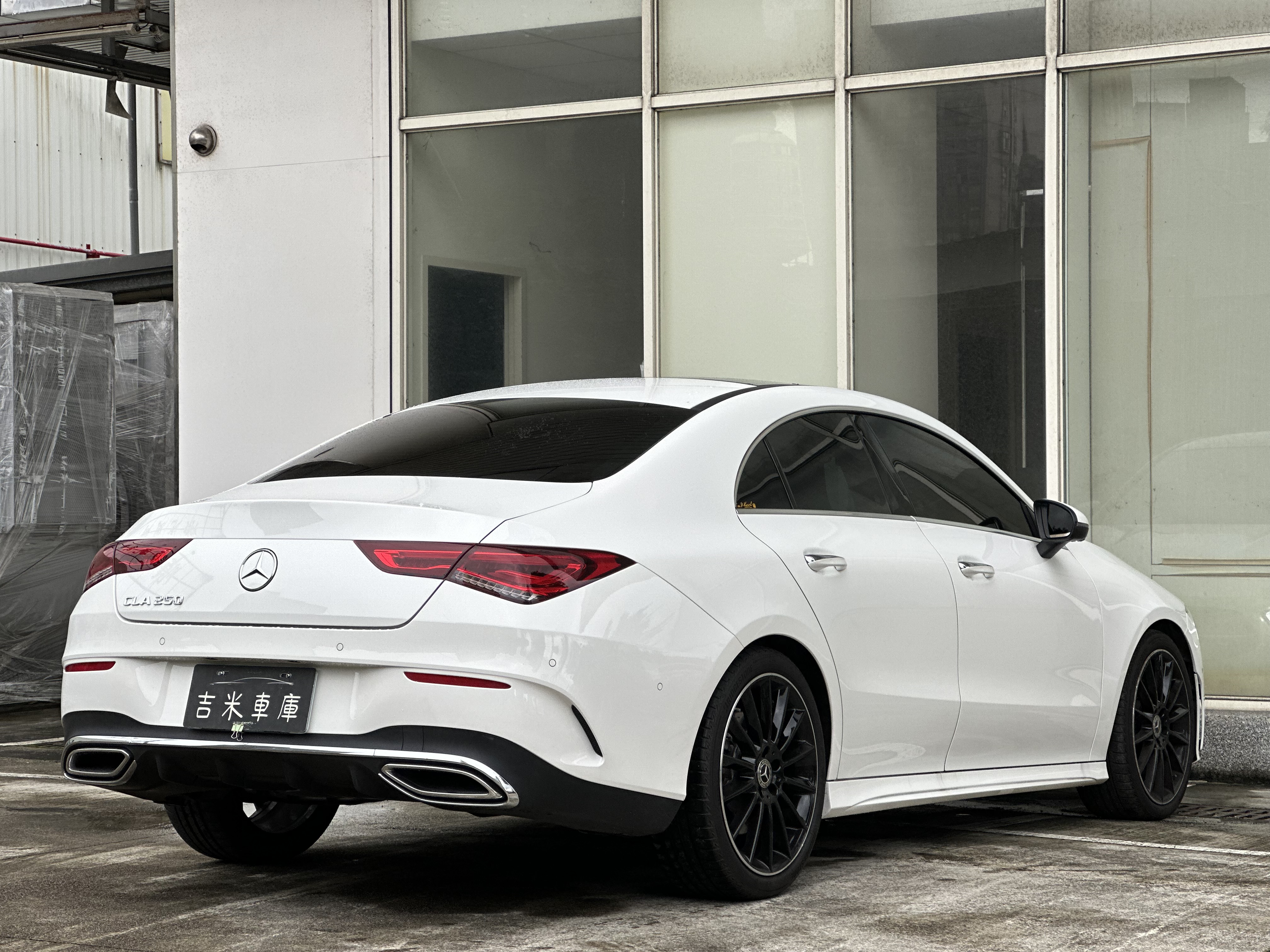 2022 BENZ CLA250 AMG 總代理/原鈑件/里程僅跑一萬五/原廠保養  第3張相片