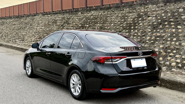 TOYOTA豐田 ALTIS  第2張相片