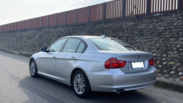 BMW寶馬 320I LCI  第2張相片