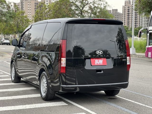 【原版件x認證車】超低里程僅跑2萬 A版9人座 升級安卓機+行車紀錄器+全車包塑膠地板+皮椅 市場上跑少稀有 原廠保固中  第3張相片