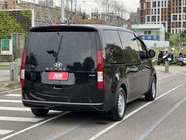 【原版件x認證車】超低里程僅跑2萬 A版9人座 升級安卓機+行車紀錄器+全車包塑膠地板+皮椅 市場上跑少稀有 原廠保固中  第4張相片