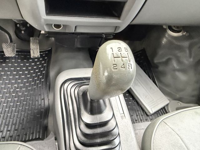 正2010年歐翼車 做生意的好幫手 行動店面車...僅跑7萬多公里..  第5張相片