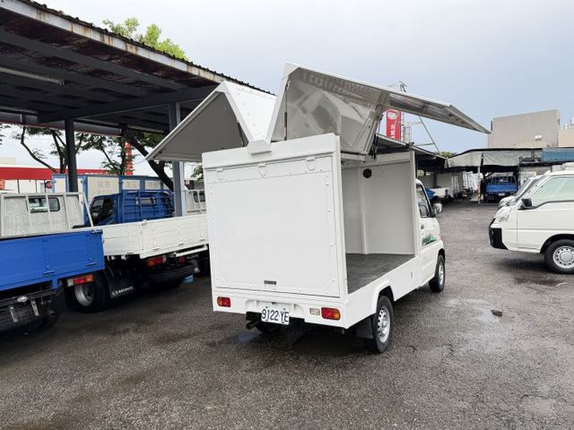 正2010年歐翼車 做生意的好幫手 行動店面車...僅跑7萬多公里..  第7張相片