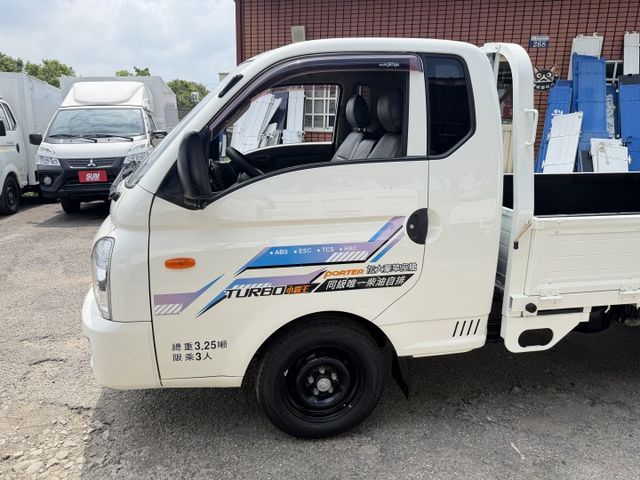 正2020年 大單廂自排貨車室內空間大 載人載貨都方便....僅跑7萬多公里.  第3張相片